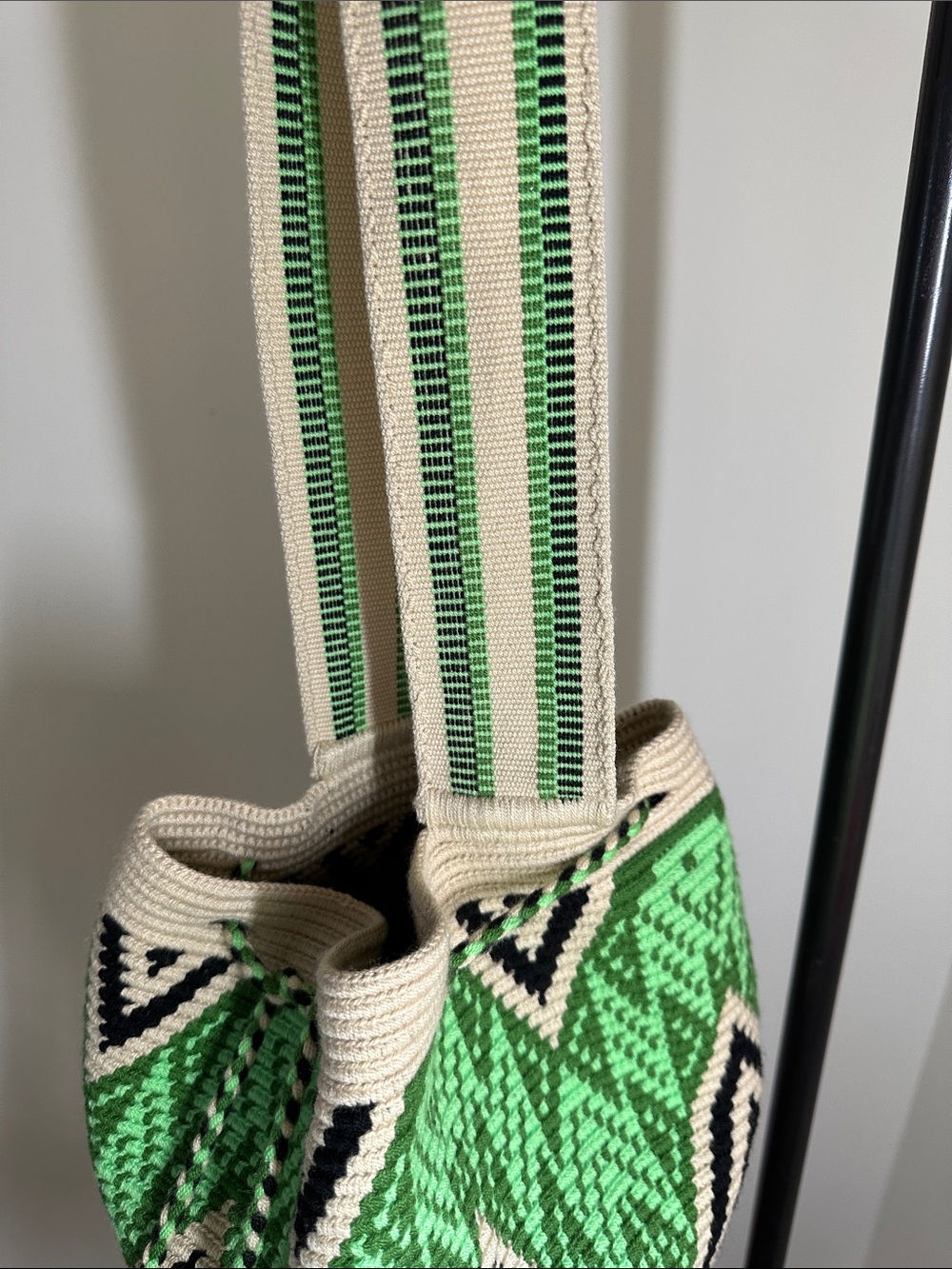 NEW Handmade Columbian Wayuu Mochila in Green Tan & Black,  Drawstring & Tassels - Picture 4 of 8